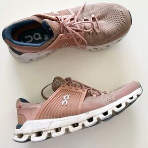 On Cloud Sneakers Womens 9.5 Cloudswift Pink Running Salmon Pink Lace Up Helion